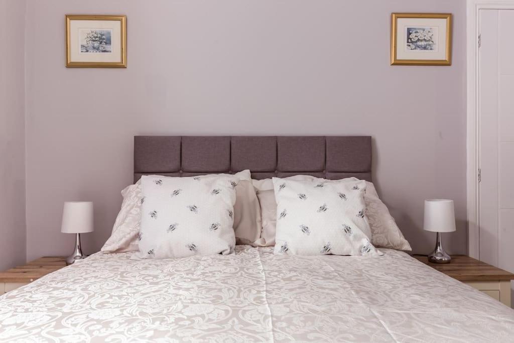 4 Bedroom House, 2 Min Walk From Station Londres Extérieur photo