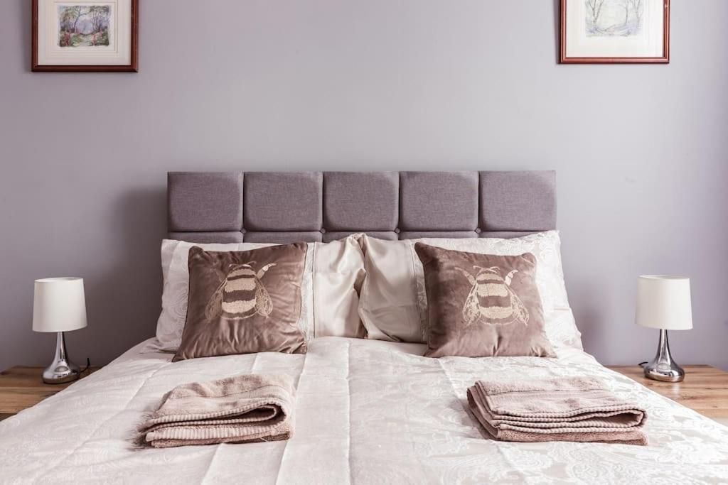 4 Bedroom House, 2 Min Walk From Station Londres Extérieur photo