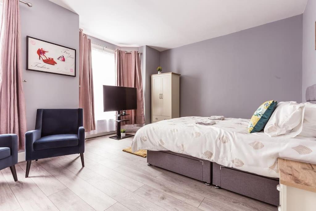 4 Bedroom House, 2 Min Walk From Station Londres Extérieur photo