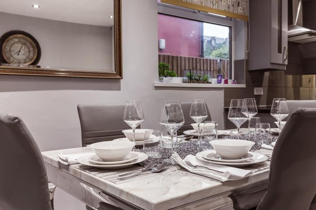 4 Bedroom House, 2 Min Walk From Station Londres Extérieur photo
