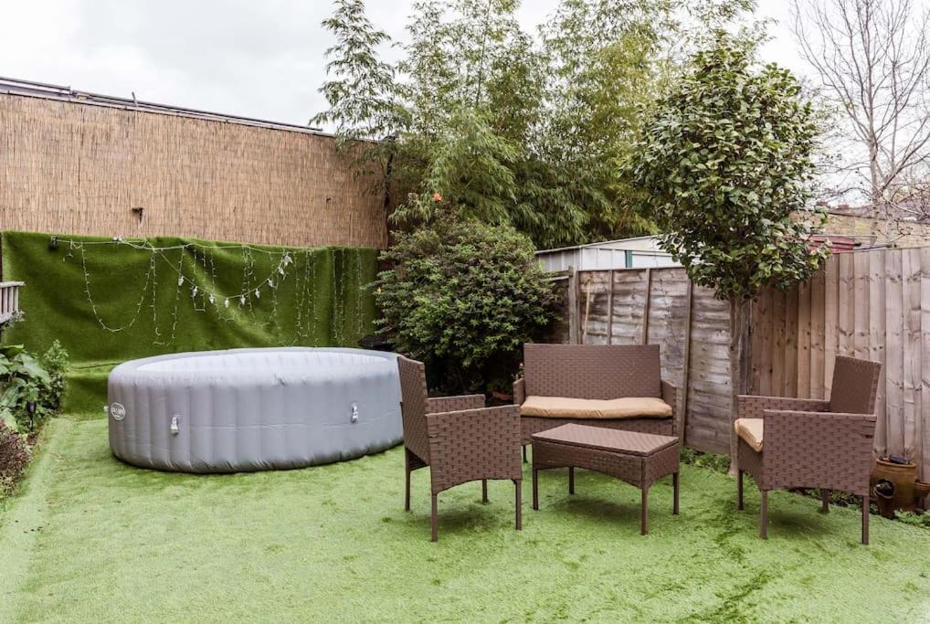 4 Bedroom House, 2 Min Walk From Station Londres Extérieur photo